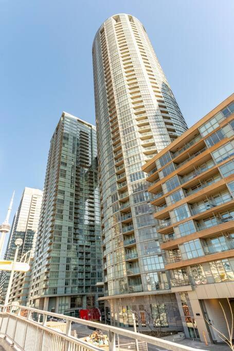 Luxury Downtown Lakeview & City View Condo Торонто Екстер'єр фото