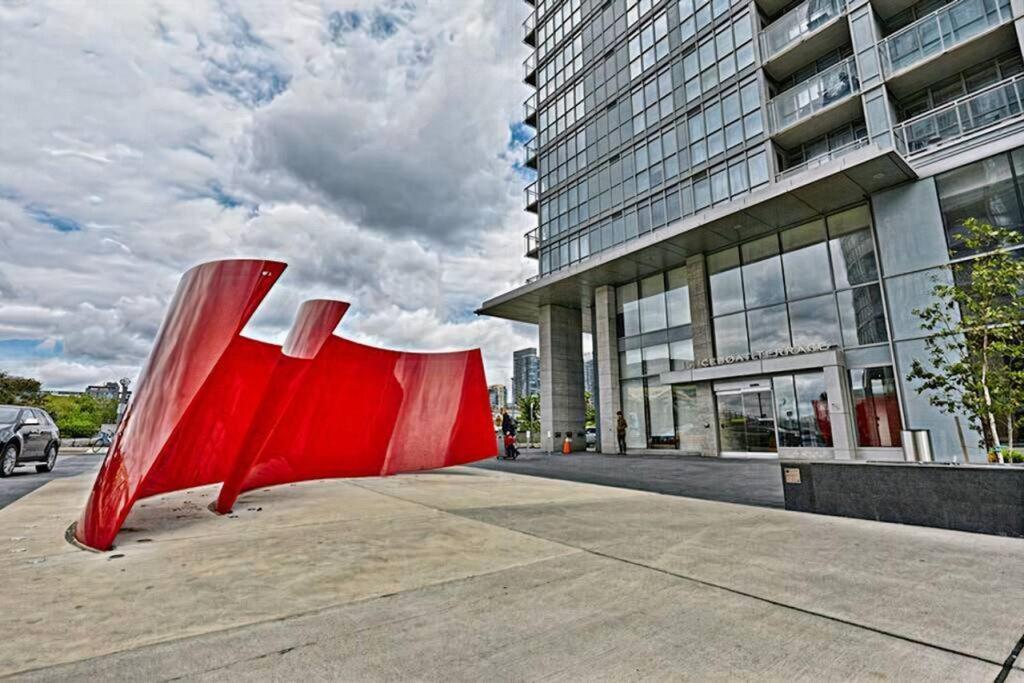 Luxury Downtown Lakeview & City View Condo Торонто Екстер'єр фото