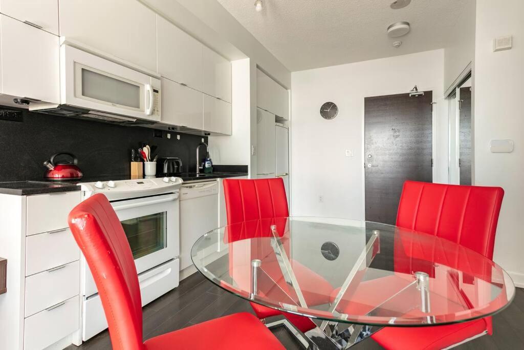 Luxury Downtown Lakeview & City View Condo Торонто Екстер'єр фото